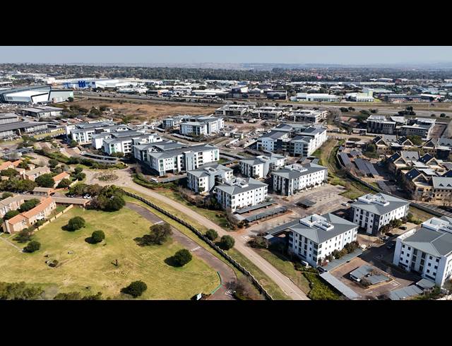432M² OFFICE TO LET IN ECO PARK ESTATE